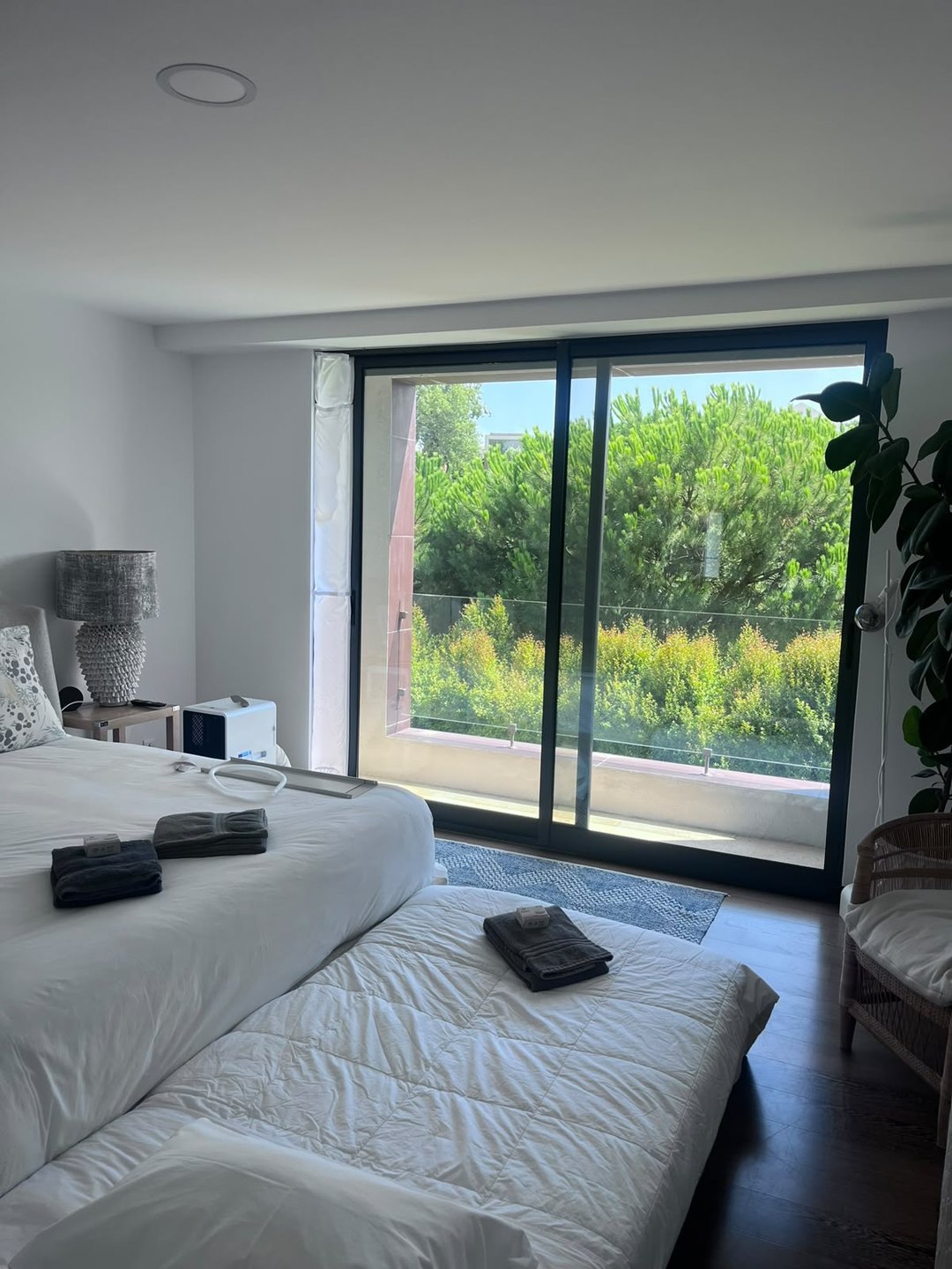 Portable air conditioner replacing a broken built-in AC in a villa bedroom in Cascais